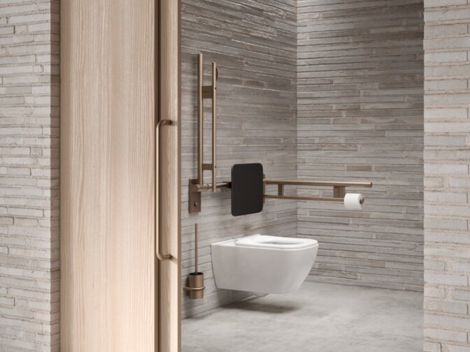 WC with a hinged support rail on the side, in an WC with an accessibility feature that includes a washbasin area and several washbasins